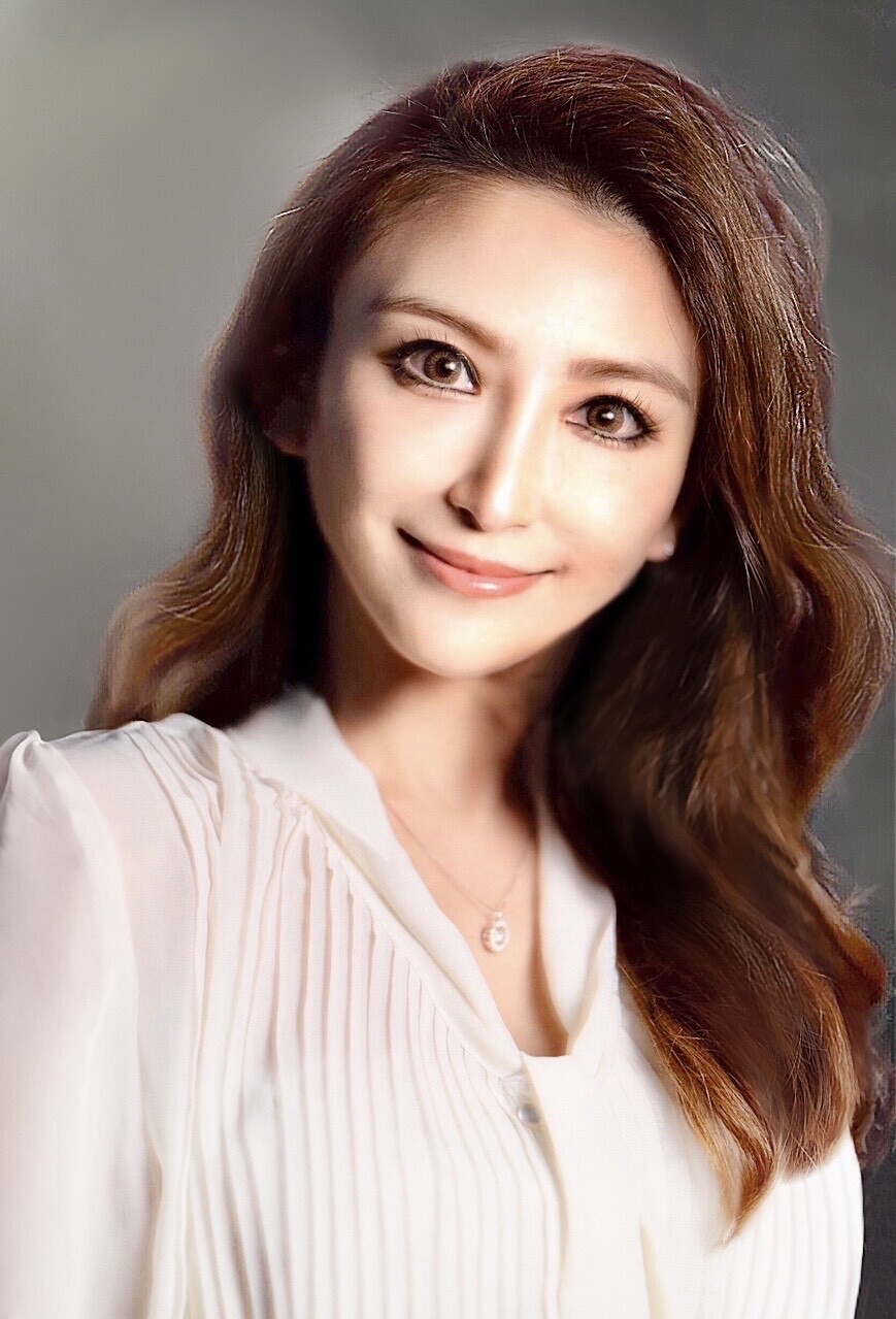 鈴木絢子講師　胸から上の顔写真